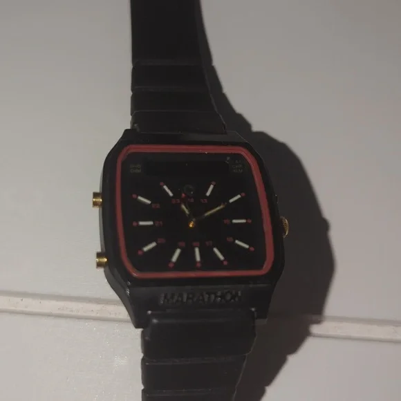 Ultra Rare Vintage Analog 90's Watch - Picture 4 of 9